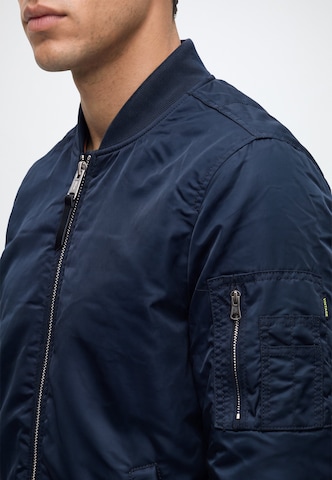 Vintage Industries Between-season jacket 'Westford MA1' in Blue