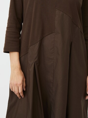 Robe 'Nalien' Masai en marron