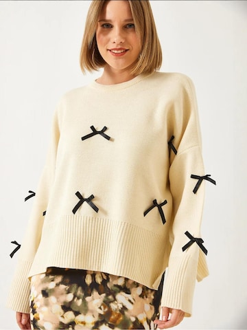 Pullover extra large di Bianco Lucci in beige