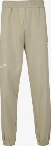 PUMA Tapered Broek in Grijs: voorkant