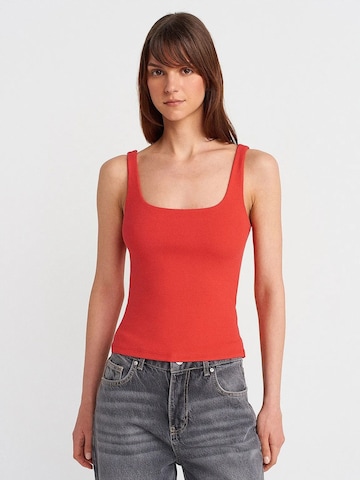 Dilvin Top in Red: front