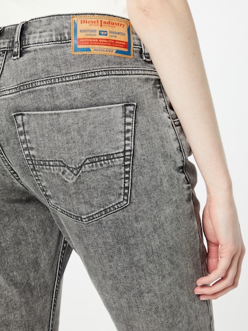 DIESEL Slimfit Jeans 'KRAILEY' in Zwart