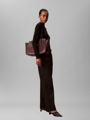 Calvin Klein Shopper in Braun