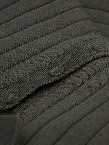 IUMAN Intimissimi Sweater in Green