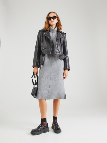 Abito in maglia di PIECES in grigio