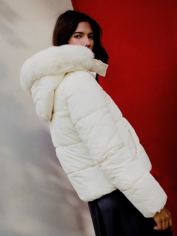 Bershka Zimná bunda - Béžová