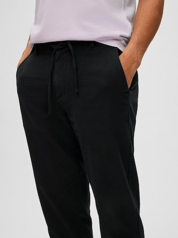 SELECTED HOMME Слим Брюки-чинос 'Brody' в Черный