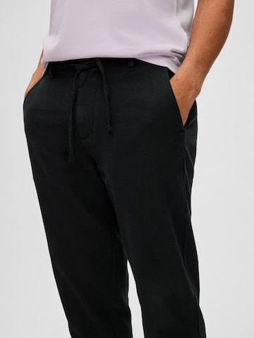 Regular Pantaloni eleganți 'Brody' de la SELECTED HOMME pe negru