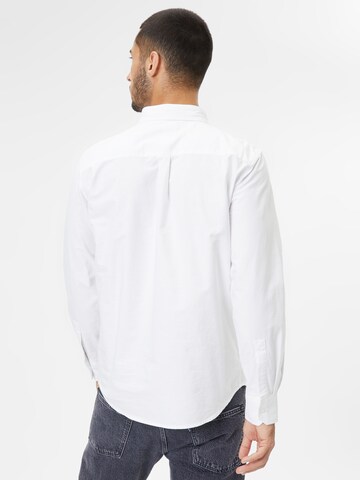 Coupe regular Chemise AÉROPOSTALE en blanc