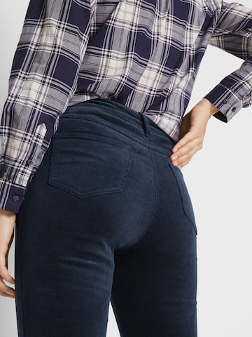 Slimfit Pantaloni di bonprix in blu