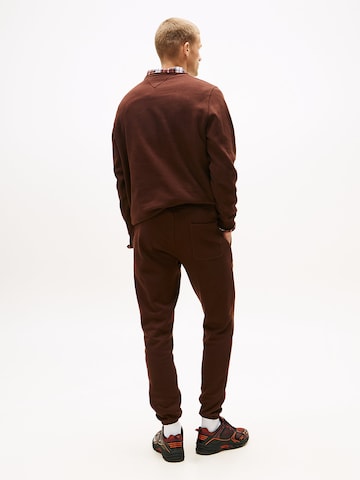 Tommy Jeans Tapered Hose in Braun