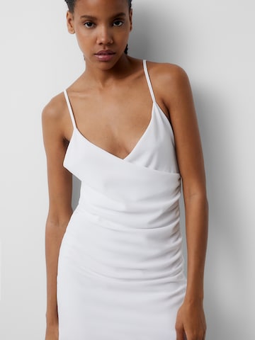Pull&Bear Лятна рокля в бяло