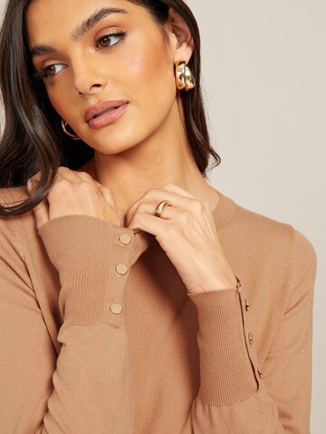 Pullover di Friends Like These in marrone