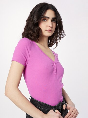 GAP - Camisa em rosa