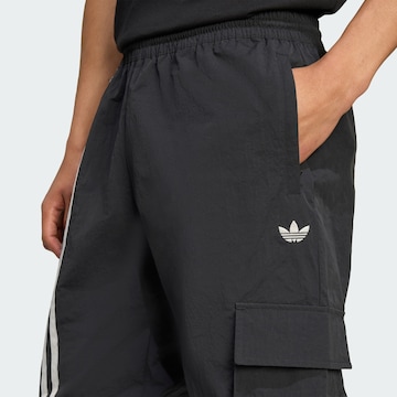 ADIDAS ORIGINALS Loosefit Cargohose in Schwarz