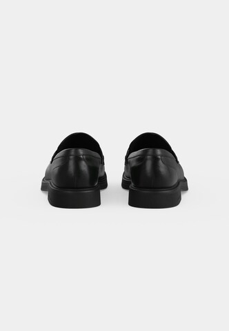 Papuci de casă de la Karl Lagerfeld pe negru