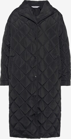 Studio Untold Winter Coat in Black: front