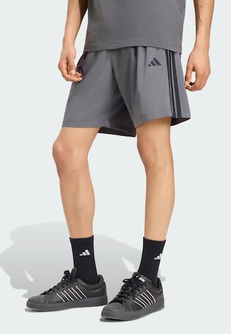 Loosefit Pantalon de sport 'Essentials Chelsea Lite' ADIDAS SPORTSWEAR en gris : devant