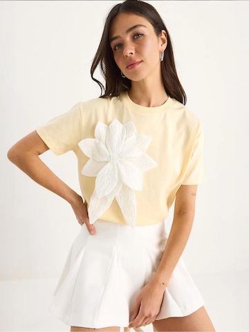 Bianco Lucci - Camisa em amarelo: frente