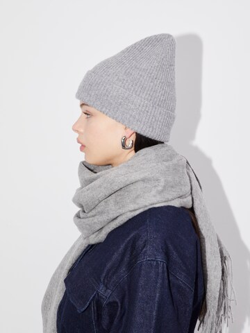 LeGer Premium Beanie 'Godela' in Grey: side