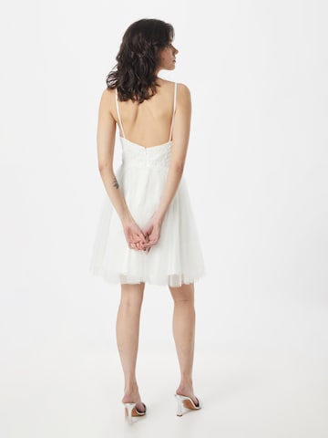 Robe de cocktail Laona en blanc