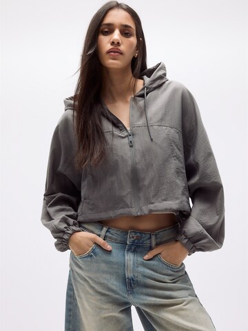 Giacca di mezza stagione di Pull&Bear in grigio: frontale