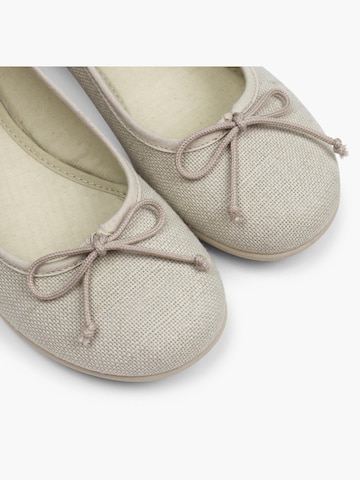 Pisamonas - Bailarina en beige