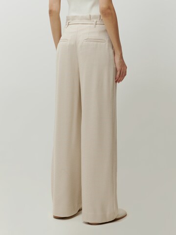 EDITED Regular Pleat-Front Pants 'Annelie' in White