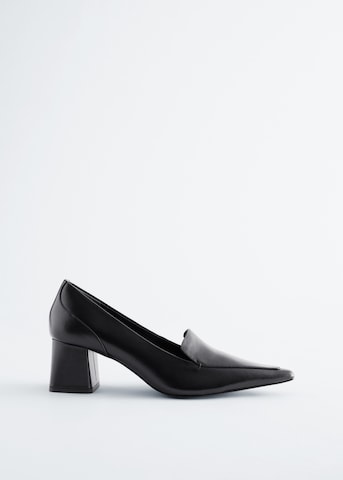 Pumps de la & Other Stories pe negru: față
