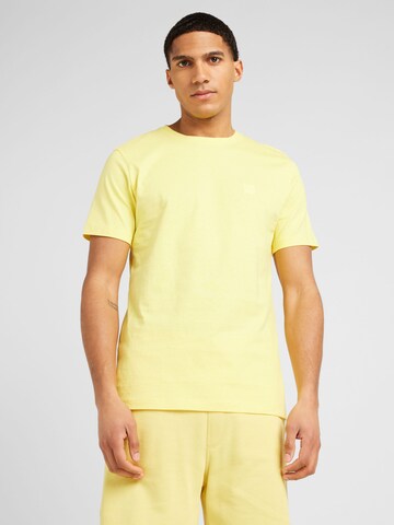 BOSS T-shirt 'Tales' i gul: framsida