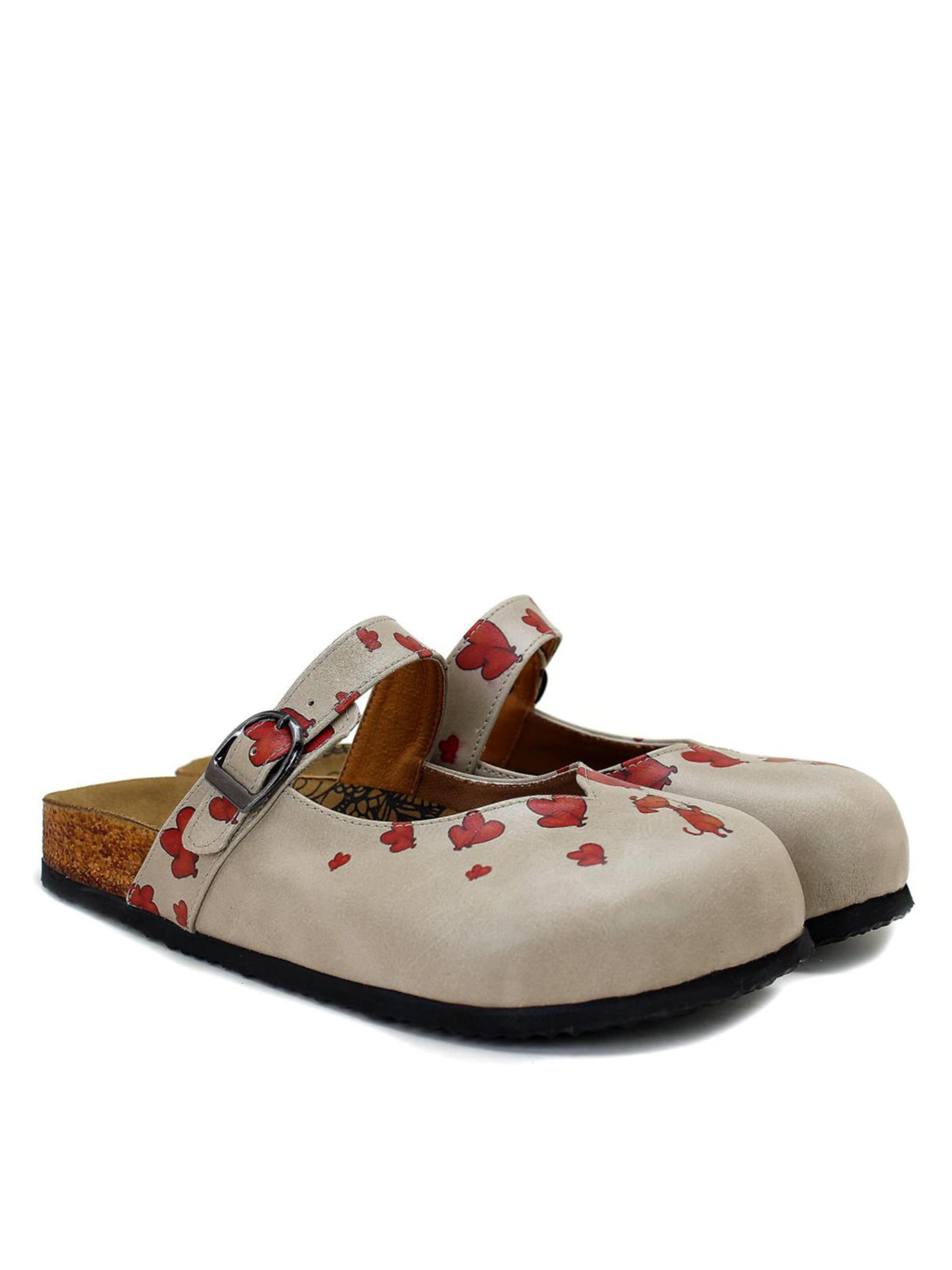 Clogs 'Women Calceo Beige Clogs CAL2210 with hearts and dog' di Goby in beige