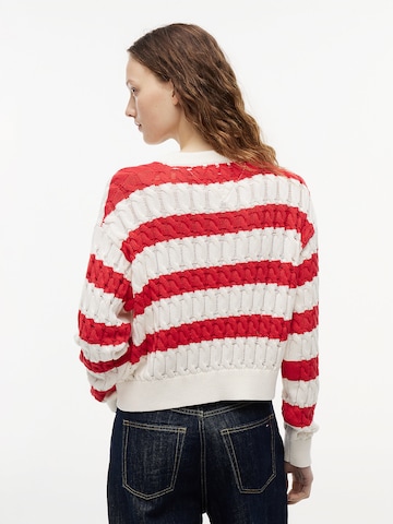 Tommy Jeans Sweater in Red