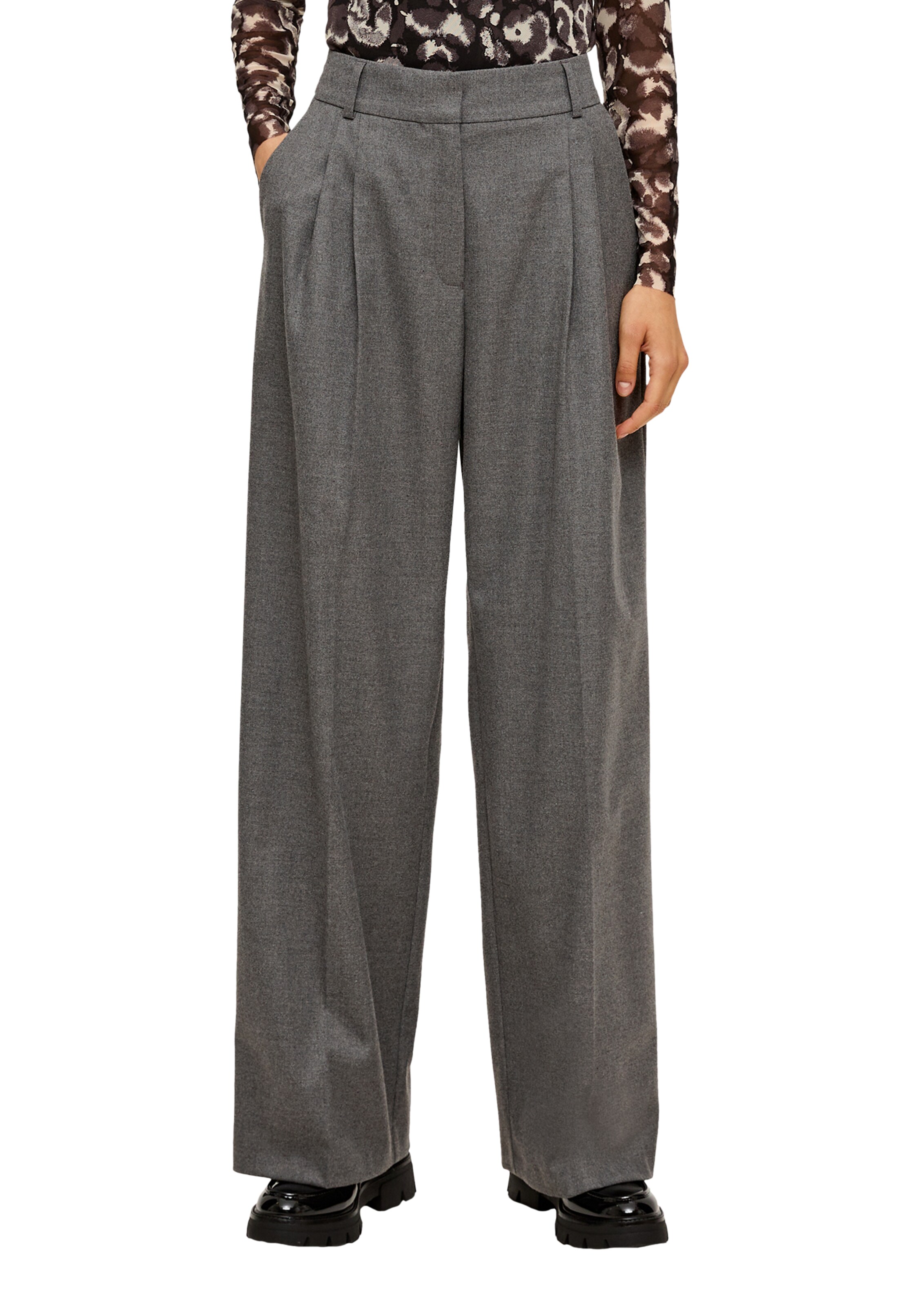 s.Oliver BLACK LABEL Wide Leg Bundfaltenhose in Grau: Vorderseite