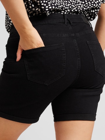 Vero Moda Curve Slimfit Shorts 'LUNA' in Schwarz