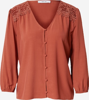 ABOUT YOU Blouse 'Gianna' in Bruin: voorkant