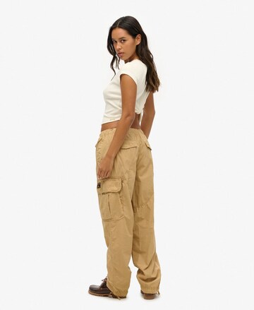 Superdry & Co Loosefit Cargohose in Braun