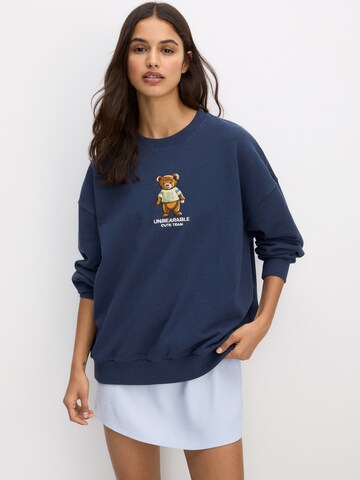 Sweat-shirt Pull&Bear en bleu : devant