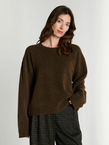 RUE de FEMME - Pullover ' Julla ' em castanho: frente