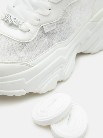 BUFFALO Matalavartiset tennarit 'RANEE BLOOM' värissä valkoinen