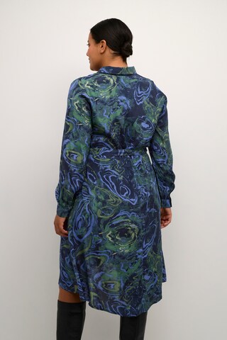 KAFFE CURVE Платье-рубашка 'Fina' в Синий