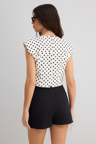 Trendyol - Blusa en blanco