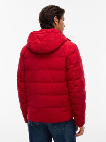 Geacă de primăvară-toamnă de la TOMMY HILFIGER pe roșu