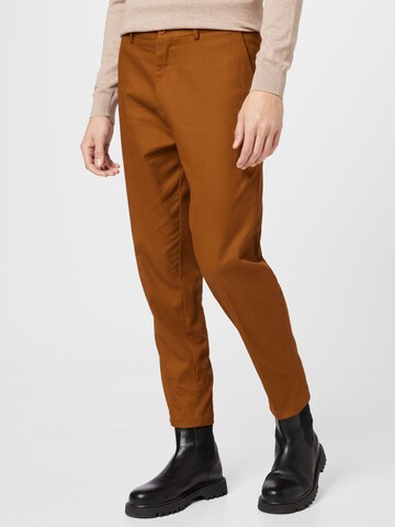 BURTON MENSWEAR LONDON Regular Broek in Bruin: voorkant