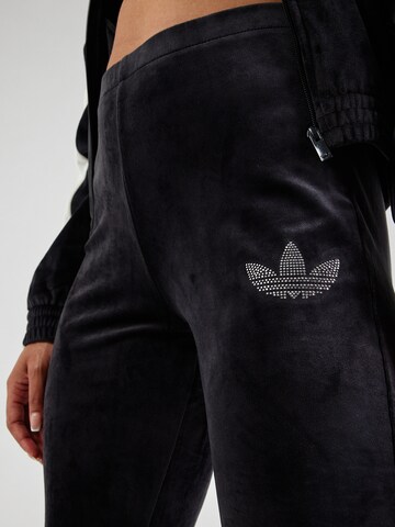 ADIDAS ORIGINALS Flared Hose 'Trefoil' in Schwarz