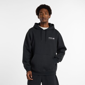 new balance Sweatshirt 'Linear Graphic Fleece' in Zwart: voorkant