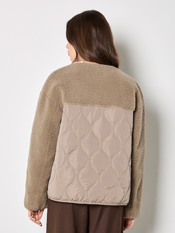 Apricot Contrast Borg Quilted Jacket ' ' in Braun