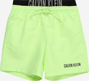 Calvin Klein Swimwear Szabványos Rövid fürdőnadrágok 'Intense Power' - zöld: elől