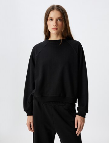 Koton Sweatshirt in Schwarz: Vorderseite