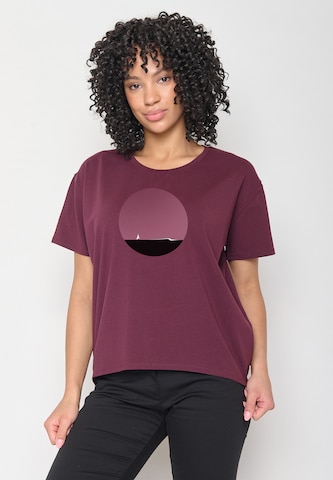 GREENBOMB Shirt 'Nature Lonely Sea' in Rood: voorkant
