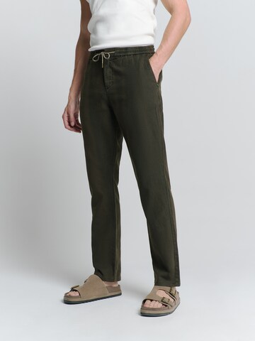 No Excess Regular Trousers in Black: front